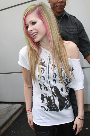 Avril+Lavigne+Avril+Lavigne+Arriving+NRJ+Radio+UDx1R6A3hcLl - Avril Lavigne Arriving At NRJ Radio In Paris