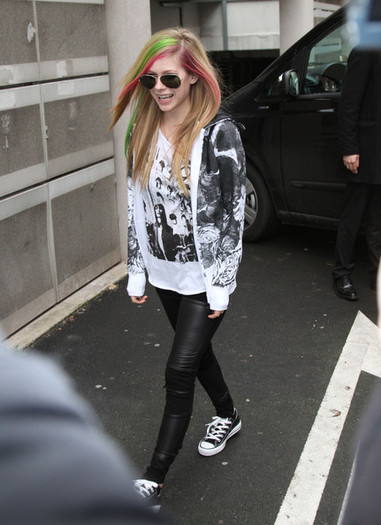 Avril+Lavigne+Avril+Lavigne+Arriving+NRJ+Radio+v_NH_WZma23l