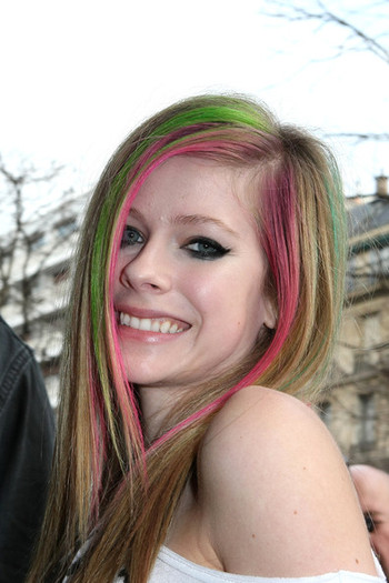 Avril+Lavigne+Avril+Lavigne+Leaves+NRJ+Studio+LxHvRnthjrnl - Avril Lavigne Leaves NRJ Studio