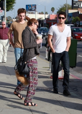  - x Out getting coffee in Los Angeles - 8th February 2011