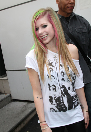 Avril+Lavigne+Avril+Lavigne+Arriving+NRJ+Radio+BSQUNoNDasgl - Alte poze Avril