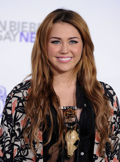 Miley+Cyrus+Justin+Bieber+Never+Say+Never+q-plAPrQWYcl