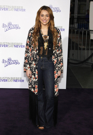Miley+Cyrus+Los+Angeles+premiere+Justin+Bieber+y-EDkmhGbW0l