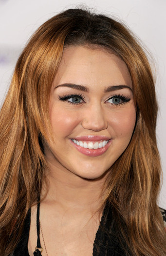 Miley+Cyrus+Premiere+Paramount+Pictures+Justin+X9akmjMj8Kcl - for iullyana01