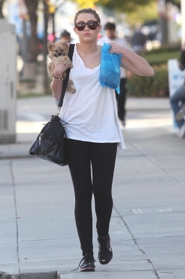  - x Goes to an Orthopedic Center with her puppy in Los Angeles - 9th February 2011