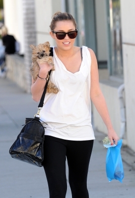  - x Goes to an Orthopedic Center with her puppy in Los Angeles - 9th February 2011