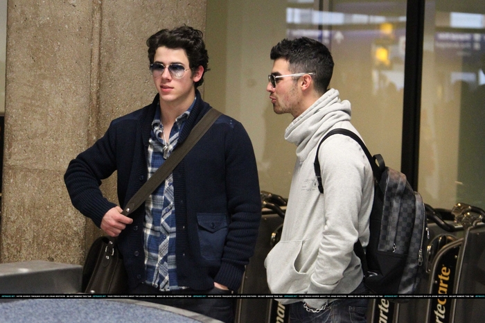 -Joe-e-Nick-chegando-em-Dallas-TX-2011-HQ-nick-jonas-19111660-2500-1666 - Joe-e-Nick-chegando-em-Dallas-TX-2011