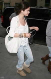 normal_selenafan03 - August 2nd - Arriving at the New York AirPort