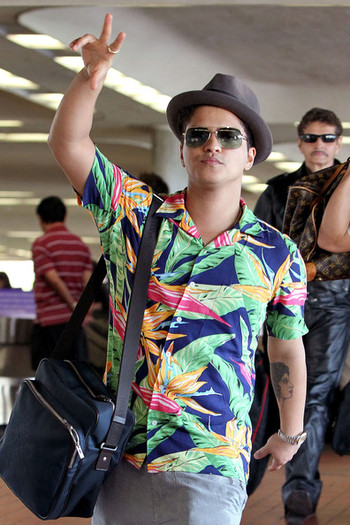 Bruno+Mars+Bruno+Mars+Arriving+Maui+Concert+ae77-jbqIZal