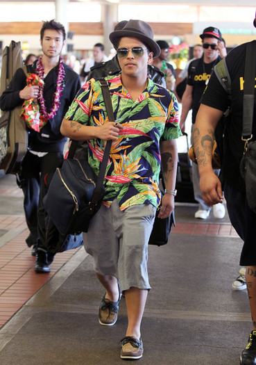 Bruno+Mars+Bruno+Mars+Arriving+Maui+Concert+Gud4l-GsPyYl