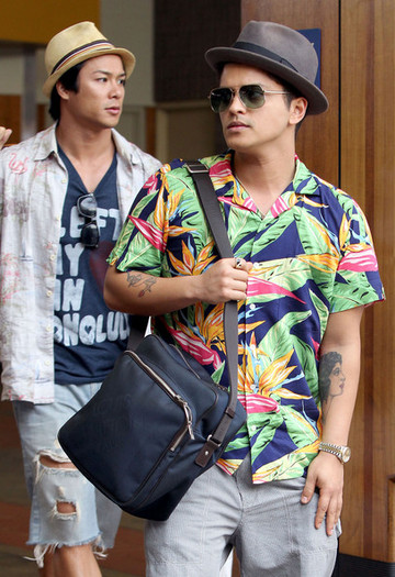 Bruno+Mars+Bruno+Mars+Arriving+Maui+Concert+IqaRYUVqtxXl - cATEVA pOzE Cu BrUnO MaRs Oo