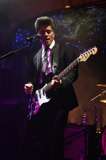 Bruno+Mars+Bruno+Mars+Doo+Wops+Hooligans+Album+k3OcDUxKHBwl