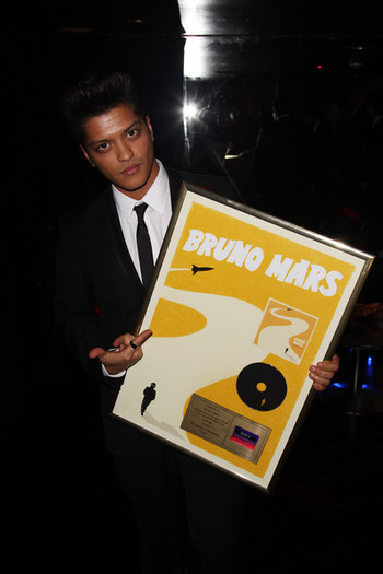 Bruno+Mars+Bruno+Mars+Doo+Wops+Hooligans+Album+LuOyOS0dm4ol