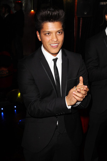 Bruno+Mars+Bruno+Mars+Doo+Wops+Hooligans+Album+OUyFqwPxO8jl