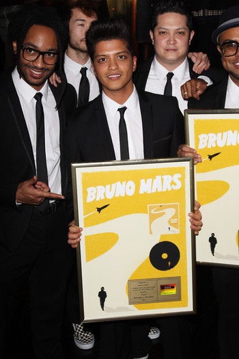 Bruno+Mars+Bruno+Mars+Doo+Wops+Hooligans+Album+PI_byLprxbkl