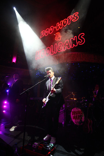 Bruno+Mars+Bruno+Mars+Doo+Wops+Hooligans+Album+rI2blsOFClml - cATEVA pOzE Cu BrUnO MaRs Oo