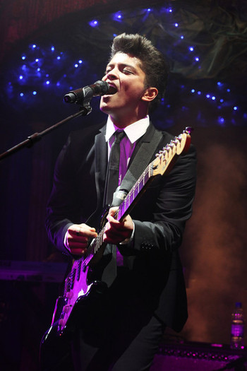 Bruno+Mars+Bruno+Mars+Doo+Wops+Hooligans+Album+Rm6_k85Ypryl