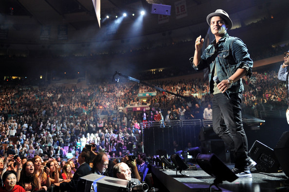 Bruno+Mars+Z100+Jingle+Ball+2010+Presented+1GgC1uqvoNZl