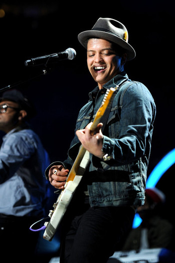 Bruno+Mars+Z100+Jingle+Ball+2010+Presented+BPX4rUwk4xol