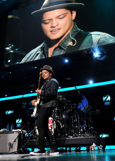 Bruno+Mars+Z100+Jingle+Ball+2010+Presented+HJ7zgUZTQmbl