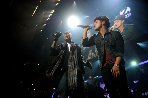 Bruno+Mars+Z100+Jingle+Ball+2010+Presented+suxNtzn402ol