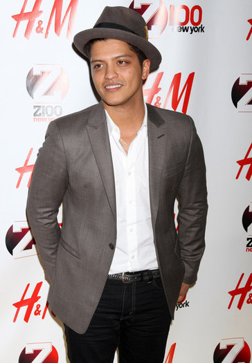 Bruno+Mars+Z100+Jingle+Ball+2010+Presented+vK0Hk1kkAA9l