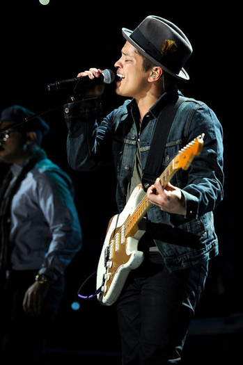 Bruno+Mars+Z100+Jingle+Ball+2010+Presented+YAruEbDql03l