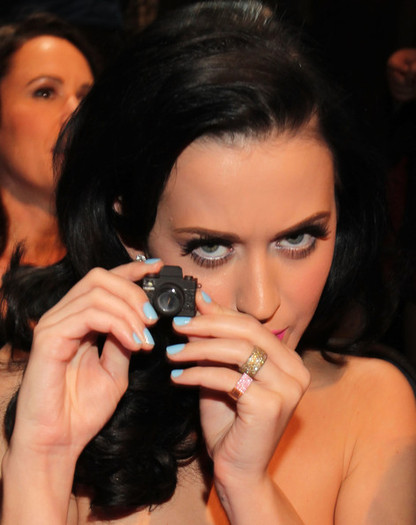 Katy+Perry+2011+People+Choice+Awards+Backstage+12LDsiPobtAl - Cateva PoZe Cu KaTy PeRrY