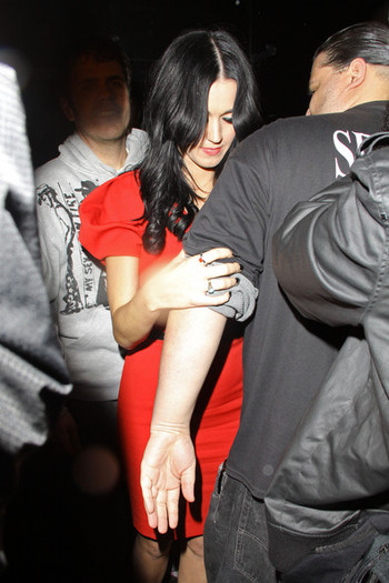 Katy+Perry+Celebs+Leave+Roxy+B3adV-KoaT_l - Cateva PoZe Cu KaTy PeRrY