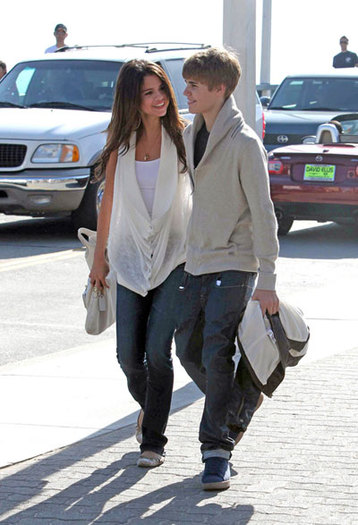 Justin Bieber si Selena Gomez - Poza Zilei