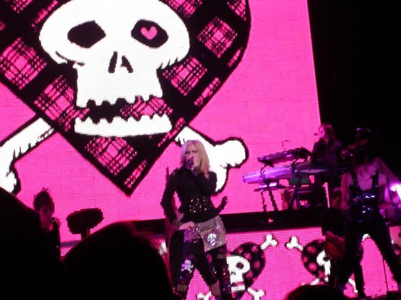 Avril_Lavigne_-_Vancouver_The_Best_Damn_Tour_-_110