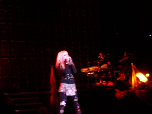 Avril_Lavigne_-_Vancouver_The_Best_Damn_Tour_-_114