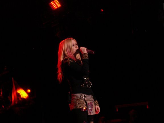 Avril_Lavigne_-_Vancouver_The_Best_Damn_Tour_-_116