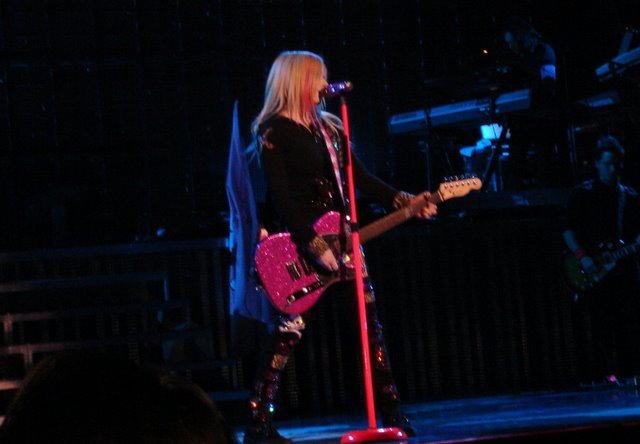 Avril_Lavigne_-_Vancouver_The_Best_Damn_Tour_-_117