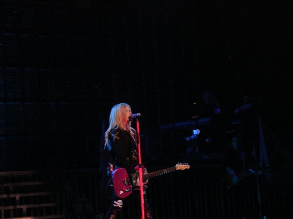 Avril_Lavigne_-_Vancouver_The_Best_Damn_Tour_-_118