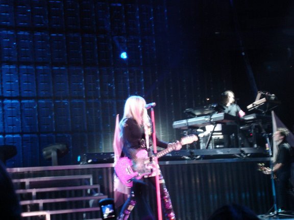 Avril_Lavigne_-_Vancouver_The_Best_Damn_Tour_-_119