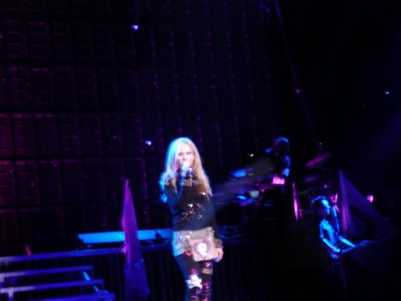 Avril_Lavigne_-_Vancouver_The_Best_Damn_Tour_-_121