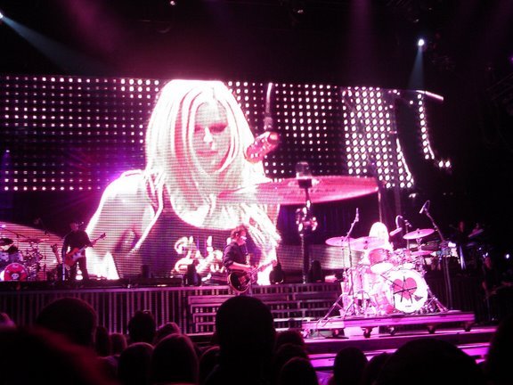Avril_Lavigne_-_Vancouver_The_Best_Damn_Tour_-_135