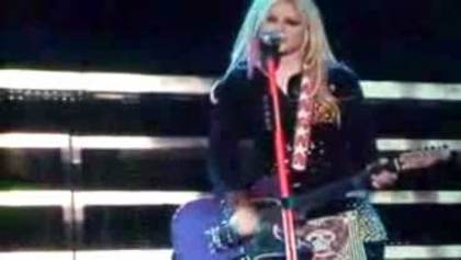 Avril_Lavigne_-_Vancouver_The_Best_Damn_Tour_-_152