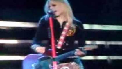 Avril_Lavigne_-_Vancouver_The_Best_Damn_Tour_-_156