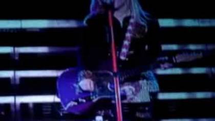 Avril_Lavigne_-_Vancouver_The_Best_Damn_Tour_-_169