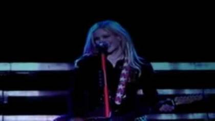 Avril_Lavigne_-_Vancouver_The_Best_Damn_Tour_-_170