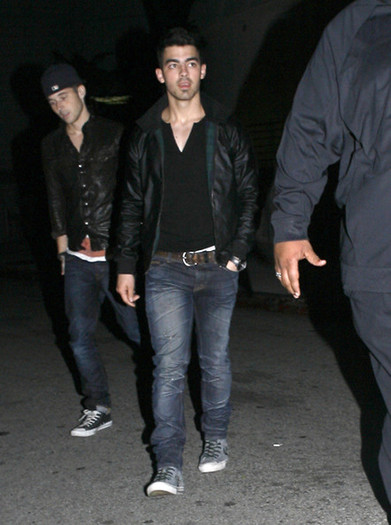 Joe+Jonas+Chace+Crawford+Joe+Jonas+Out+Hollywood+-kRHQJcSzAjl - Chace Crawford and Joe Jonas Out In Hollywood