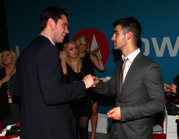 Joe+Jonas+Motorola+Xoom+Maxim+Party+Powered+oMhUkrAWKg9l