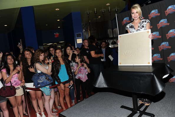 Chelsea+Staub+Chelsea+Staub+Visits+Planet+EC9gowbHgPVl