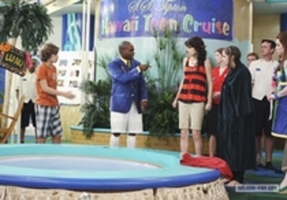 001 - Wizards of Waverly Place Season 2 Episode 23 Cast Away