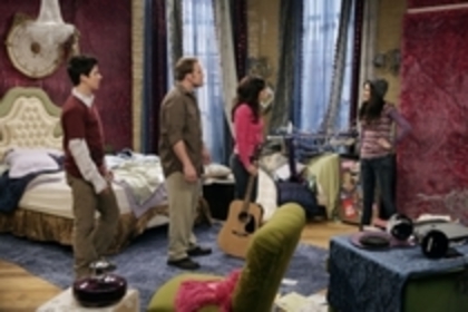 005 - Wizards of Waverly Place Season 1 Episode 6 You Cant Always Get What Yu Carpet