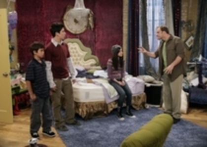 008 - Wizards of Waverly Place Season 1 Episode 6 You Cant Always Get What Yu Carpet