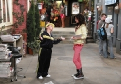 014 - Wizards of Waverly Place Season 1 Episode 8 Curb your Dragon