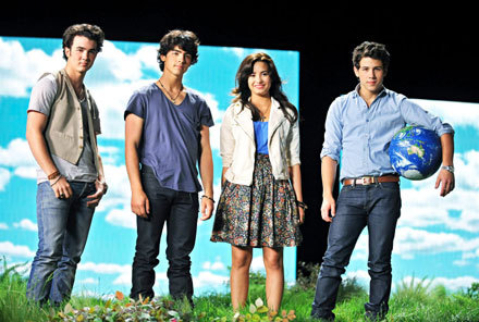 jonas-brothers-demi-lovato-send-it-on - Disney Friends for Change Project Green Promotional Photoshoot